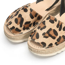 Load image into Gallery viewer, 1981 A DOBLE YUTE HORSEY - Noosa Footwear Co. 